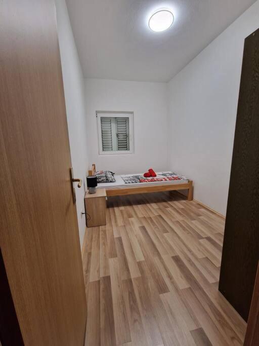 Apartamento Obiteljski Stan Kastel Luksic Kaštela Exterior foto