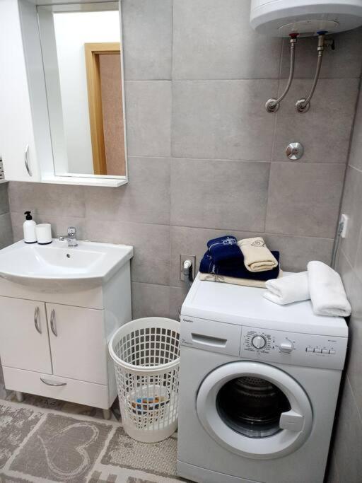 Apartamento Obiteljski Stan Kastel Luksic Kaštela Exterior foto