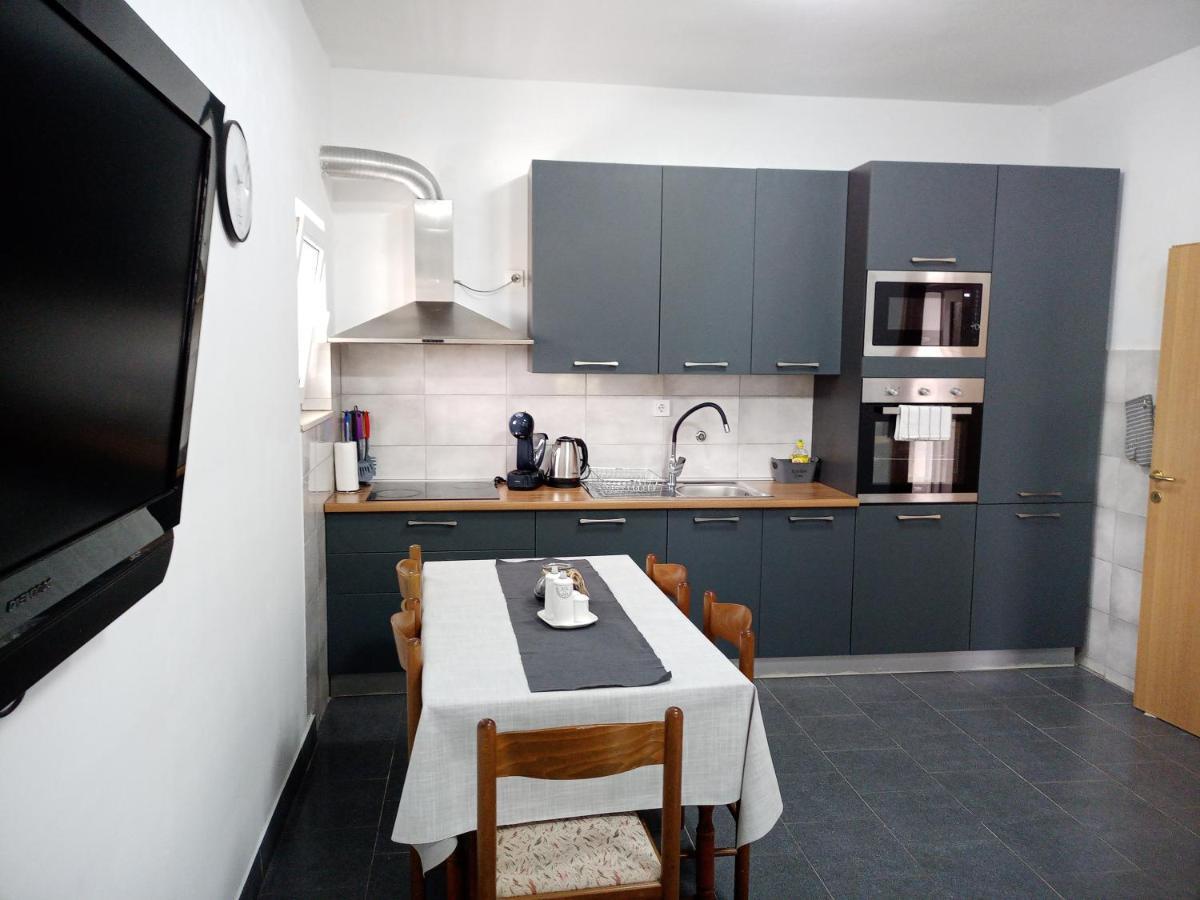 Apartamento Obiteljski Stan Kastel Luksic Kaštela Exterior foto